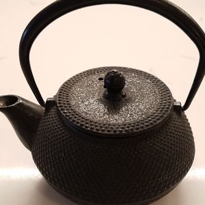 🥝2 for $18🥝 small teapot-cast iron